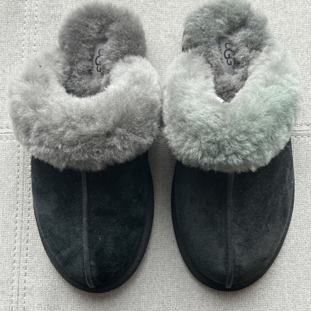 NEW UGG Slippers - Picture 2 of 3